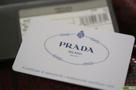 il portafoglio prada ha etichetta stampata all'interno|Impariamo a riconoscere una borsa di Prada vera da una falsa. Così.